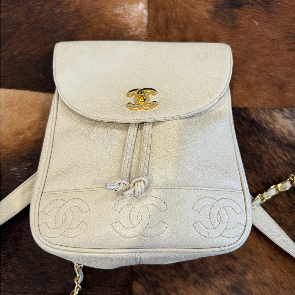 Vintage CHANEL Cream Caviar Triple CC Backpack - Picture 4 of 16